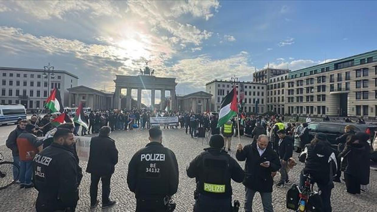 Almanya'daki Yahudi aydınlardan Filistin yanlısı gösterilerin yasaklanmasına tepki