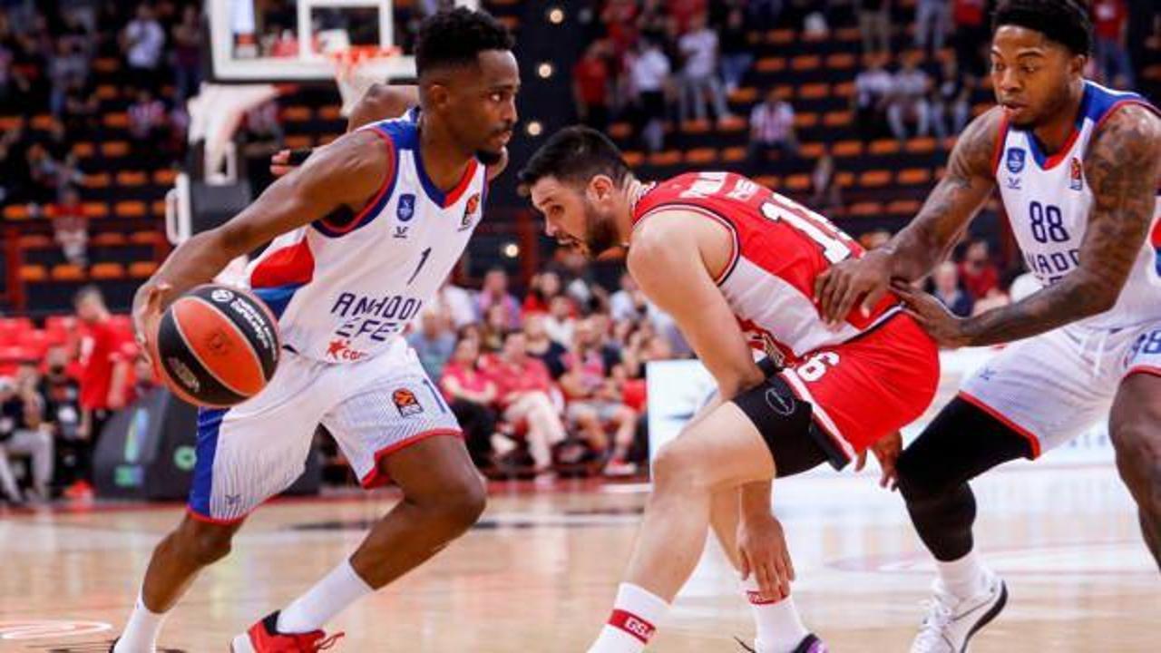 Anadolu Efes EuroLeague'de farklı kaybetti