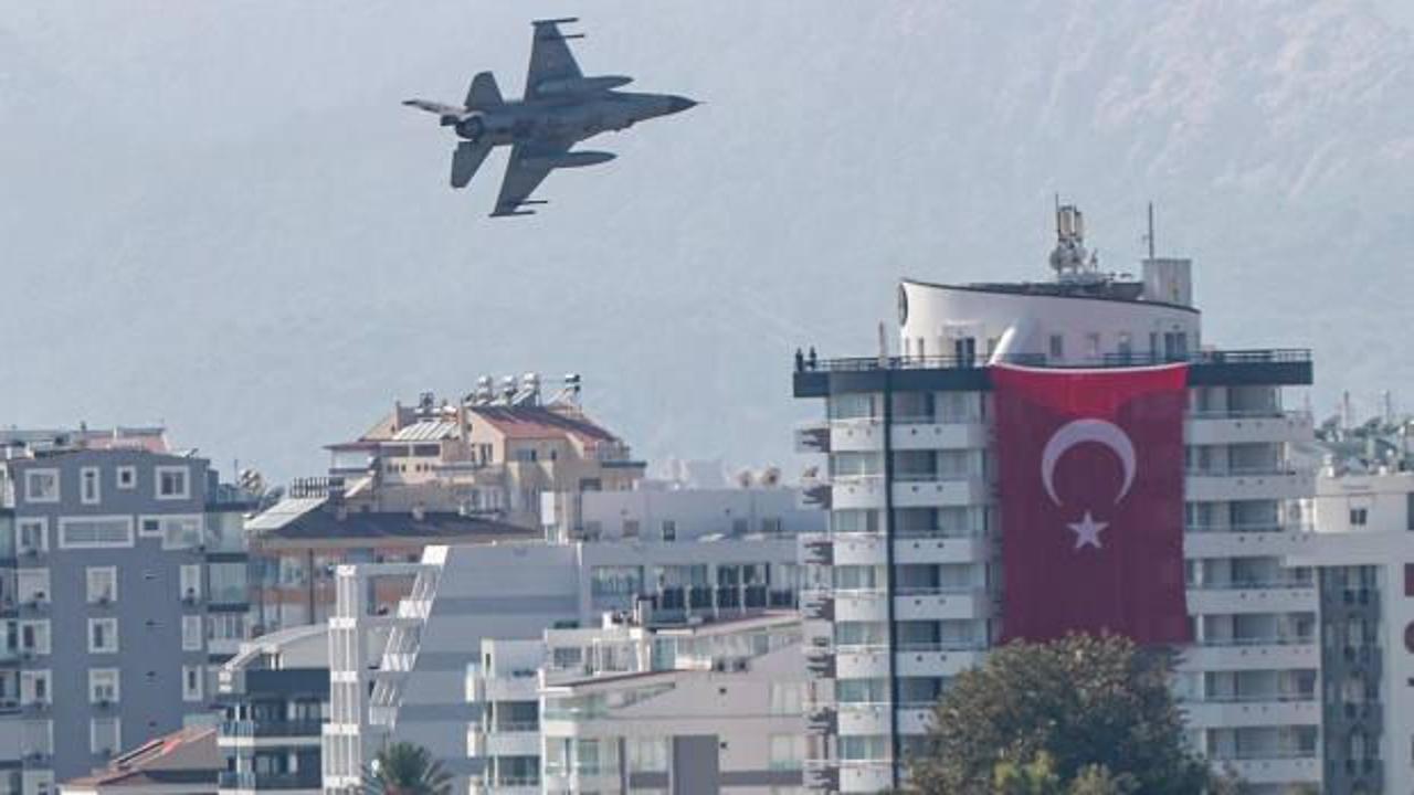 F-16'lar Antalya semalarında prova uçuşu yaptı