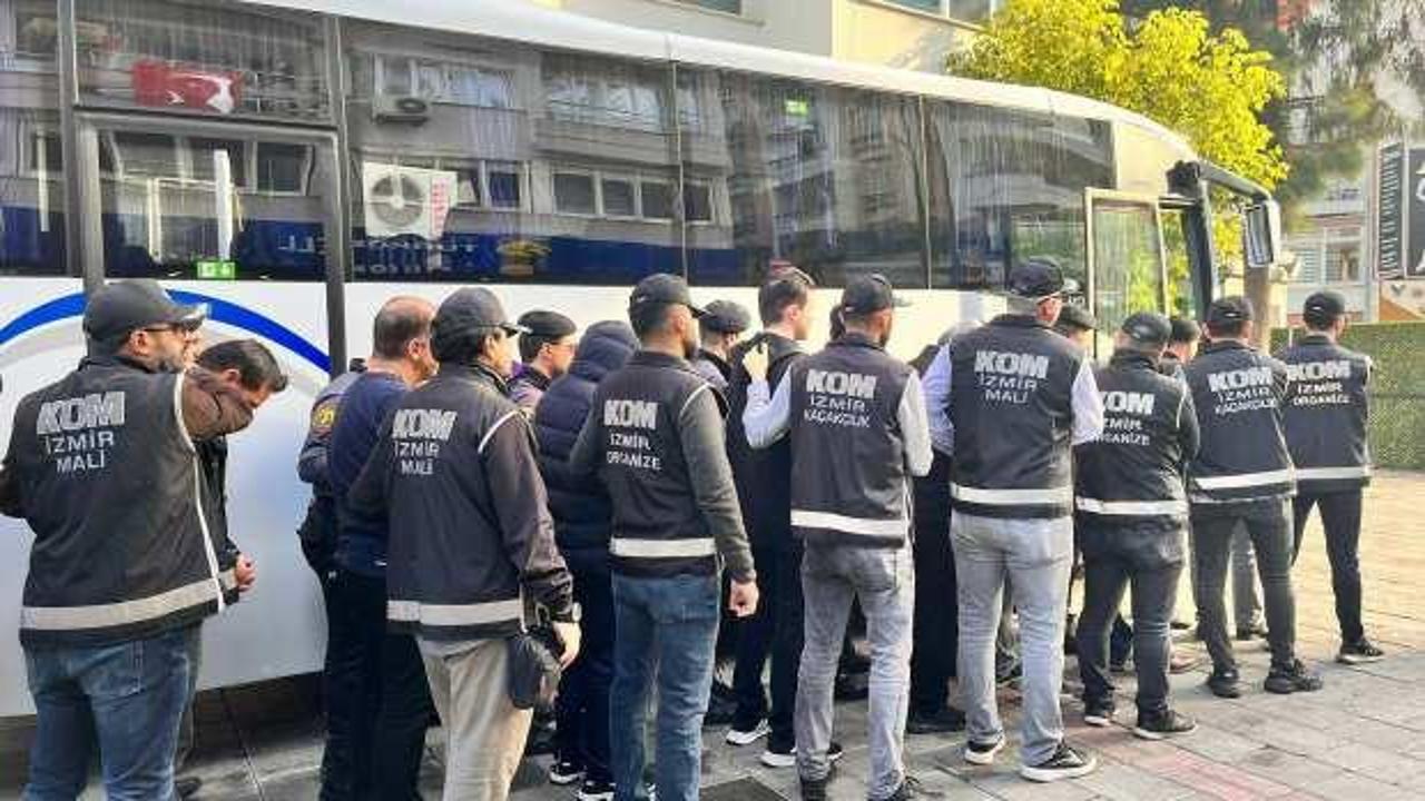 İzmir'de FET&Ouml;'ye 'Kıska&ccedil;' operasyonu: 28 tutuklama