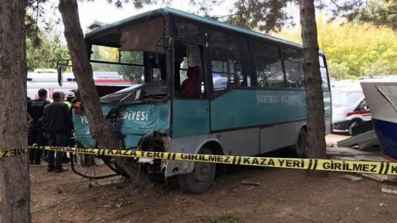 Öğrencileri taşıyan midibüs kaza yaptı: 27 yaralı var