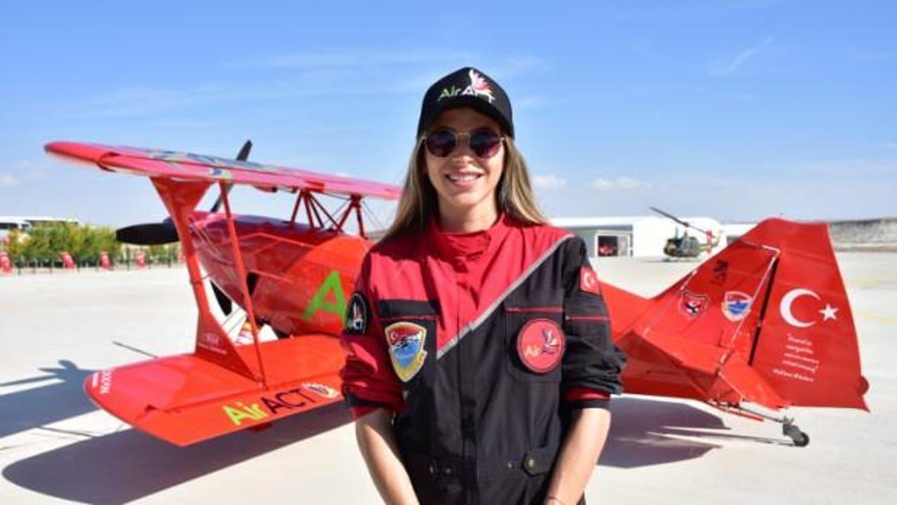 Türkiye'nin tek sivil kadın akrobasi pilotu 100. yılı özel uçuşuyla kutladı