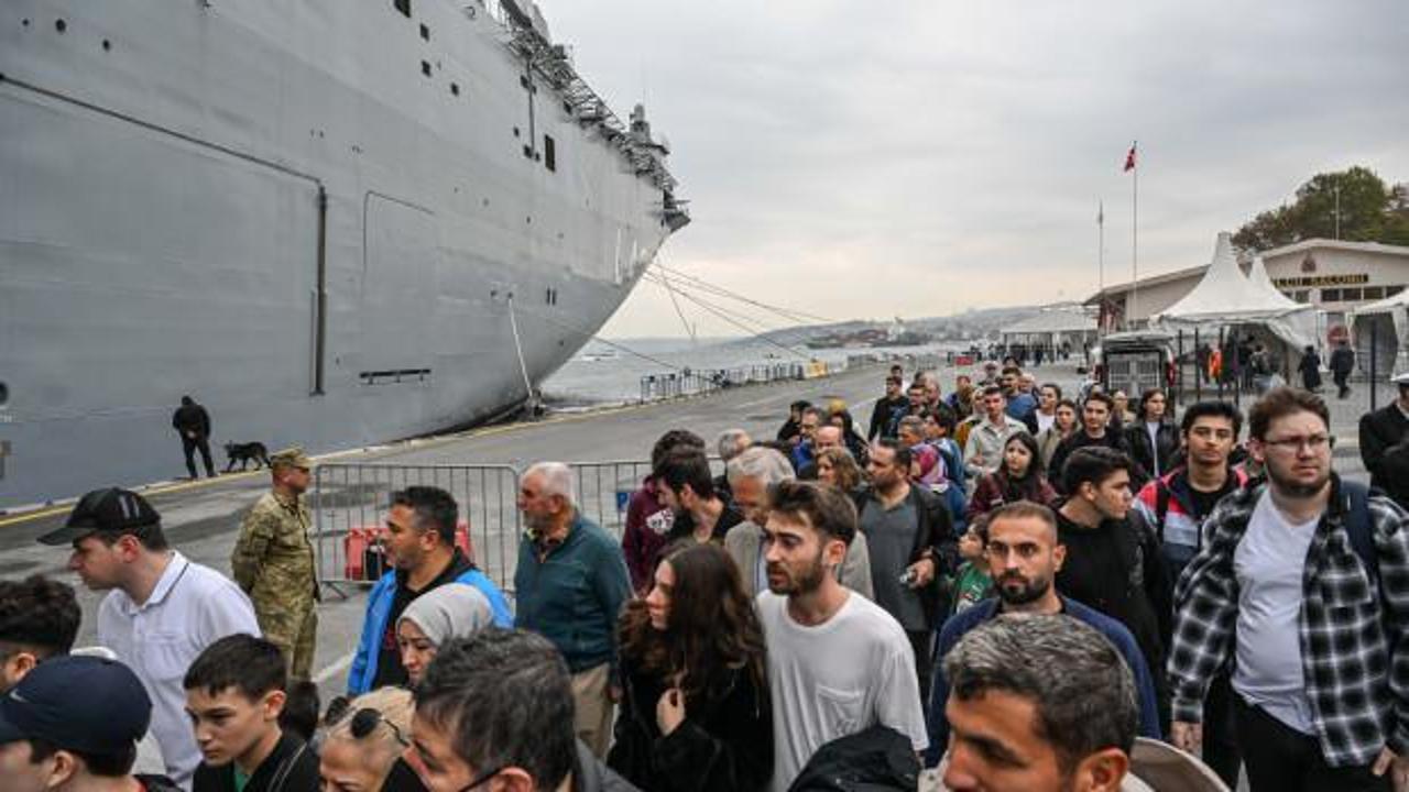 Dünyanın ilk SİHA gemisi TCG Anadolu'ya vatandaşlardan yoğun ilgi