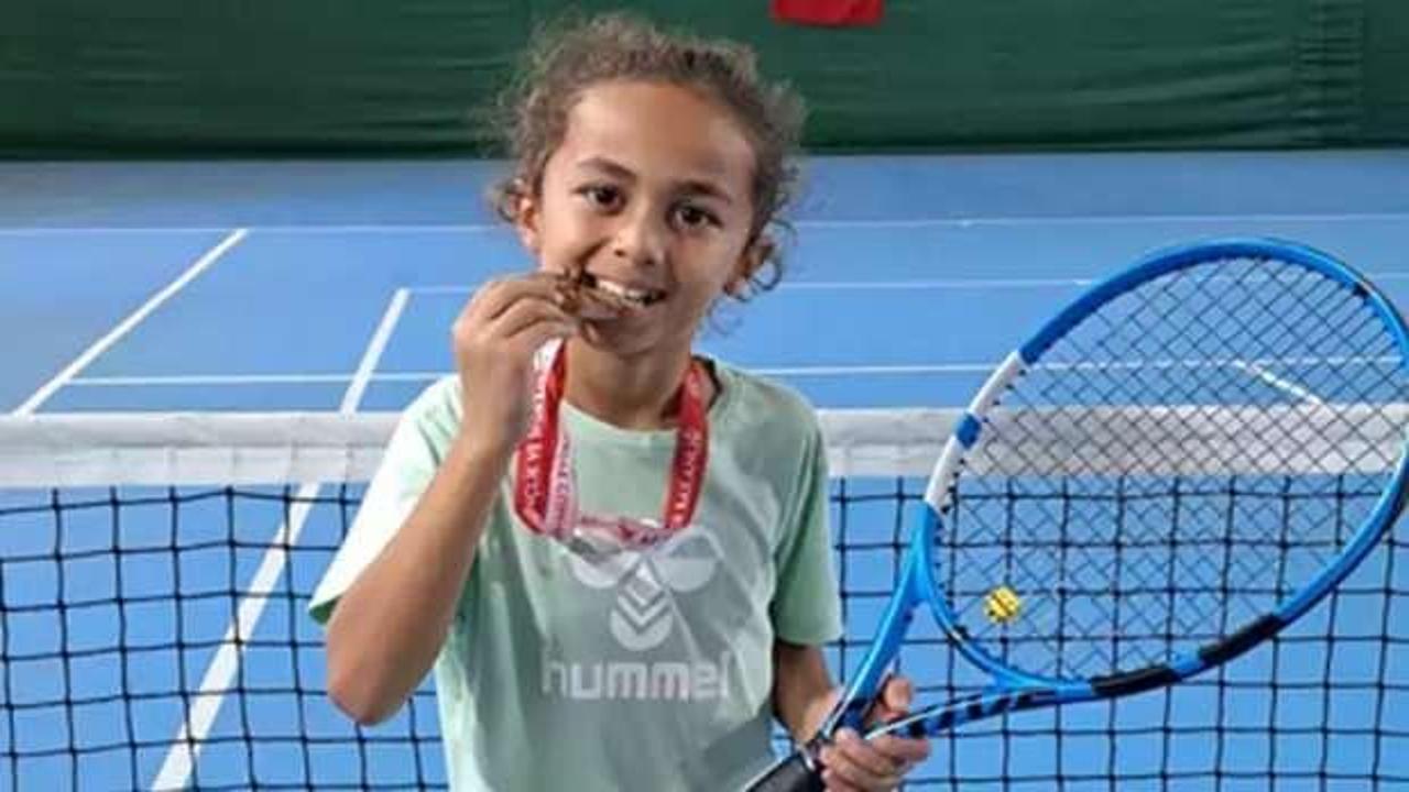 Manisa 100. Yıl Tenis Turnuvası'nda G&ouml;ktuğ Efe Ongun şampiyon oldu!