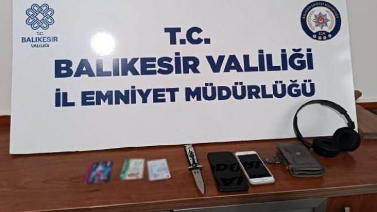 13 yaşındaki kız &ccedil;ocukları, 2 kişiyi bı&ccedil;akla gasbetti