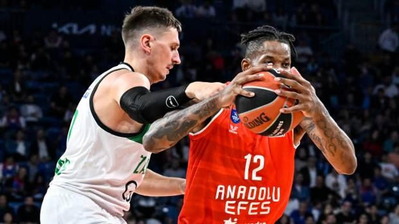 Anadolu Efes'ten EuroLeague'de 3. galibiyet!