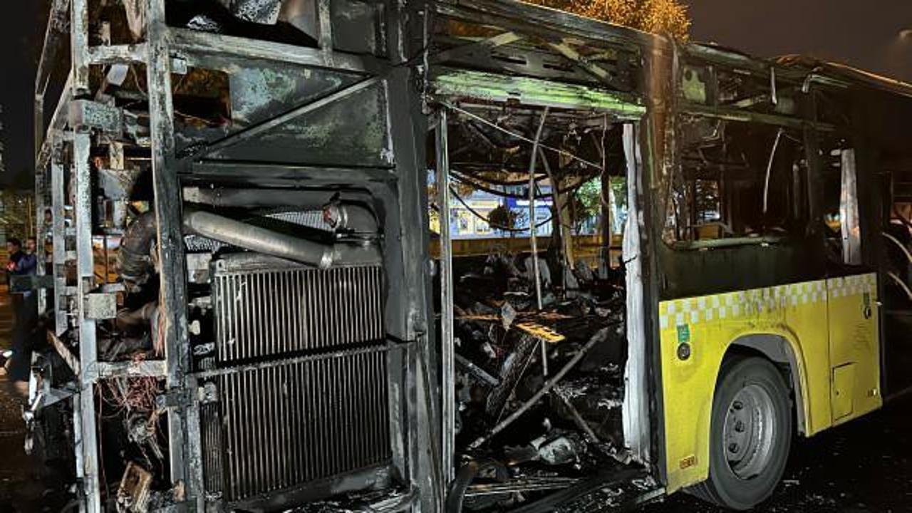 Başakşehir'de seyir halindeki İETT otobüsü alev alev yandı
