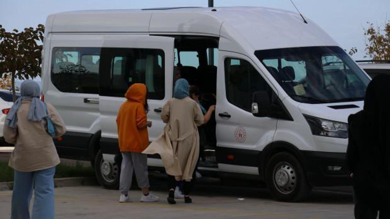 Gıda zehirlenmesi ş&uuml;phesiyle 140 &uuml;niversite &ouml;ğrencisi hastanelere kaldırıldı