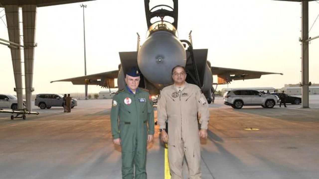 Katar'da 4 yıldızlı gösteri: Genelkurmay Başkanı Gürak, F-16 ile havalandı