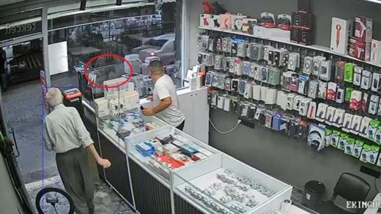 Seyir halindeki otomobilin &uuml;zerine ke&ccedil;i d&uuml;şt&uuml;