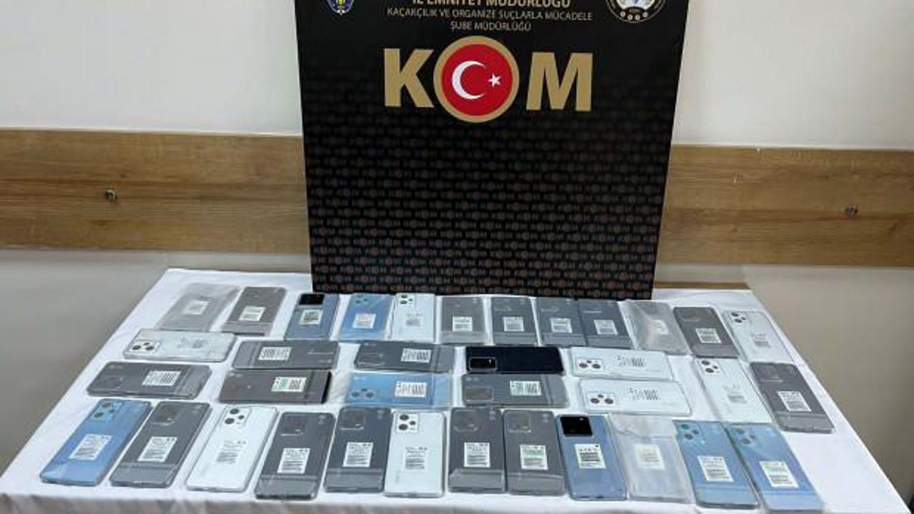 Siirt'te 450 bin lira değerinde gümrük kaçağı telefon ele geçirildi