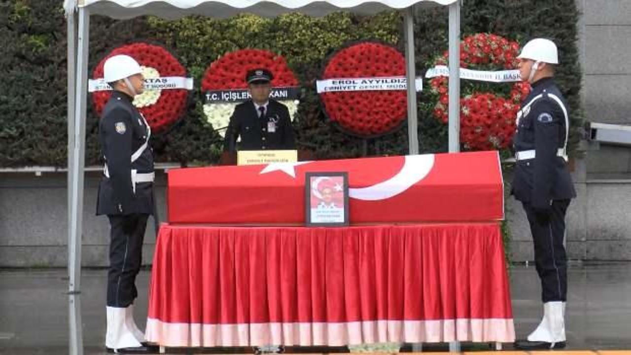 Şehit polis için İstanbul Emniyet Müdürlüğü'nde tören