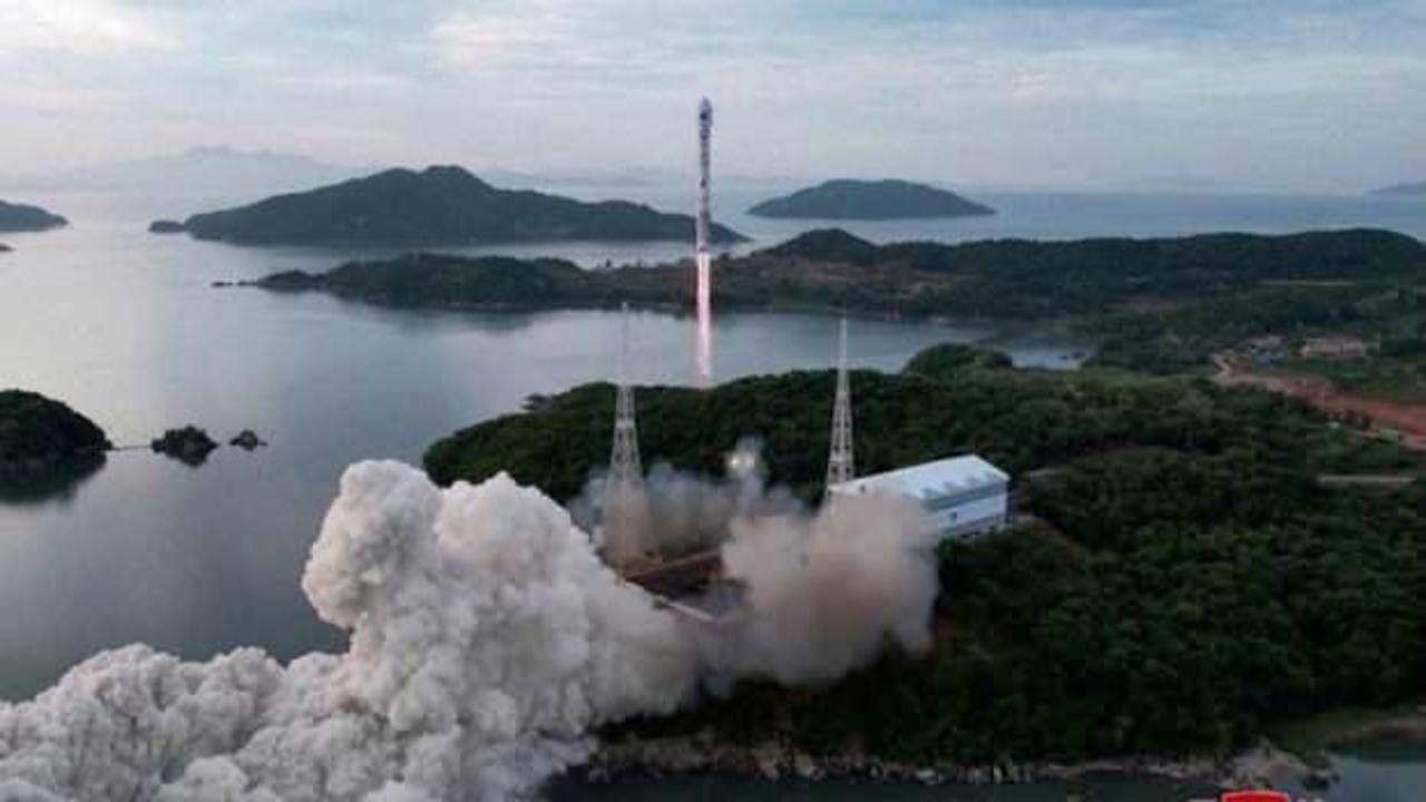 ABD ve Japonya tedirgin: Kuzey Kore 'casus uydusunu' başarıyla fırlattı!