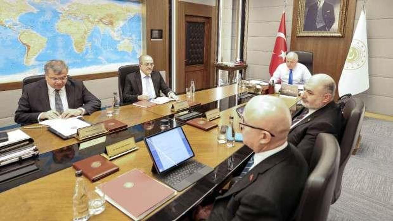 Bakan G&uuml;ler, birlik komutanlarıyla toplantı yaptı