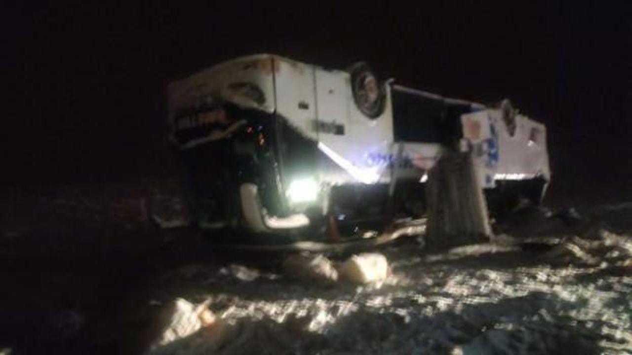 Bingöl'de 2 yolcu otobüsü devrildi: Çok sayıda yaralı var