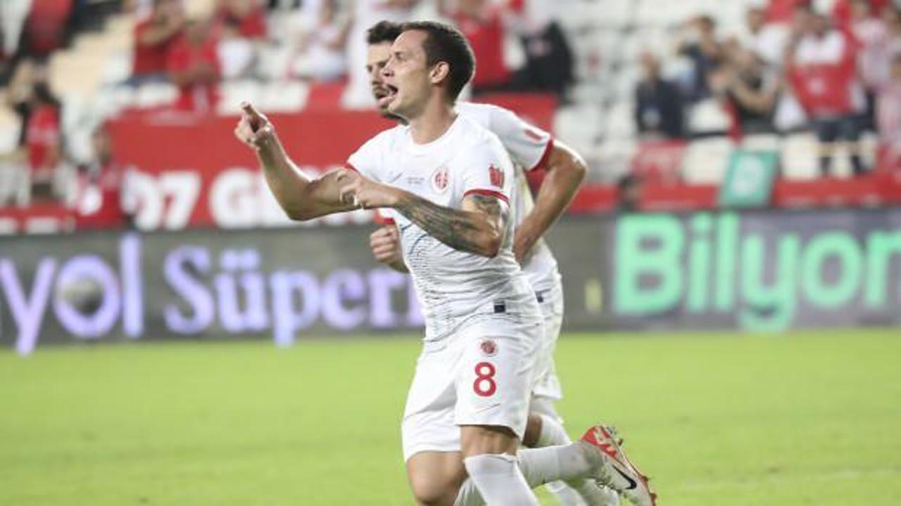 Fenerbah&ccedil;e ve Beşiktaş, S&uuml;per Lig'in yıldızı i&ccedil;in karşı karşıya geldi!