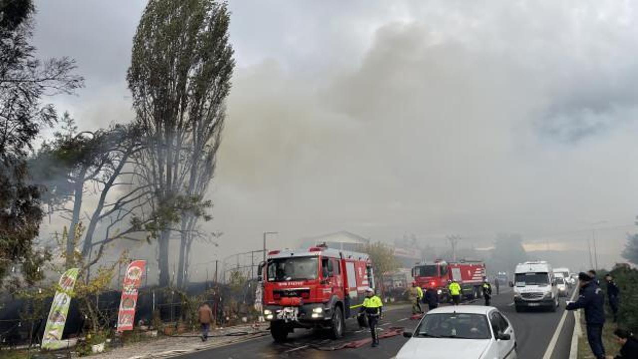 İzmir'de yangın faciası: Bir restoran kullanılmaz hale geldi