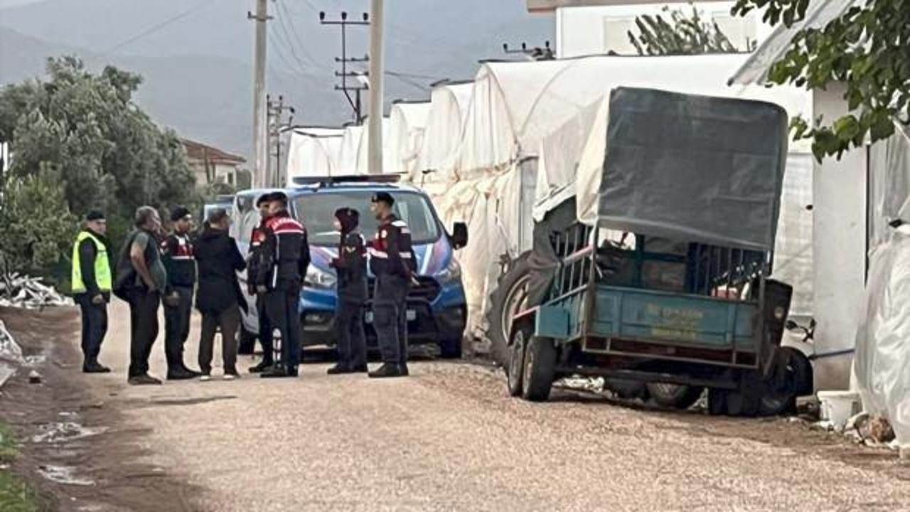 K&uuml;&ccedil;&uuml;k &ccedil;ocuk, t&uuml;fekle oynarken annesini &ouml;ld&uuml;rd&uuml;