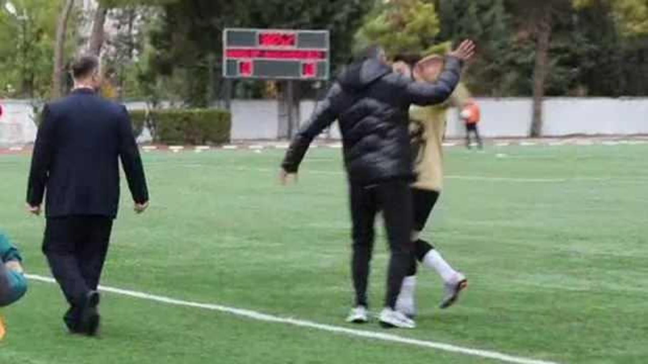 Amatör'de bu da yaşandı! Kırmızı kart gören futbolcuyu tokatladı