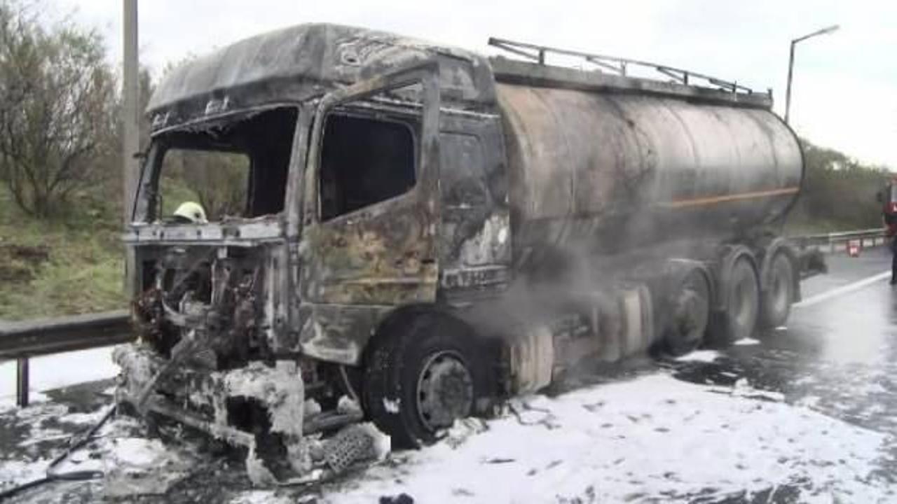 Çatalca'da lastiği patlayan tanker alev alev yandı