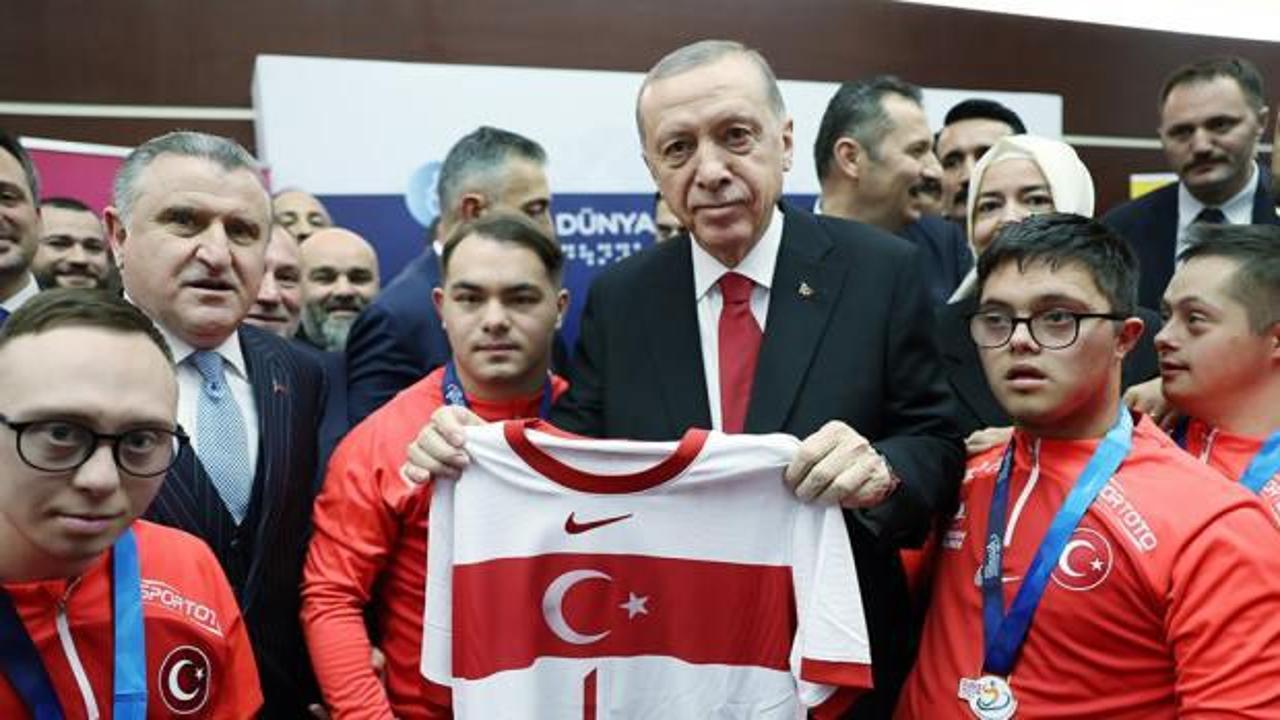 Cumhurbaşkanı Erdoğan şampiyonlarla bir araya geldi