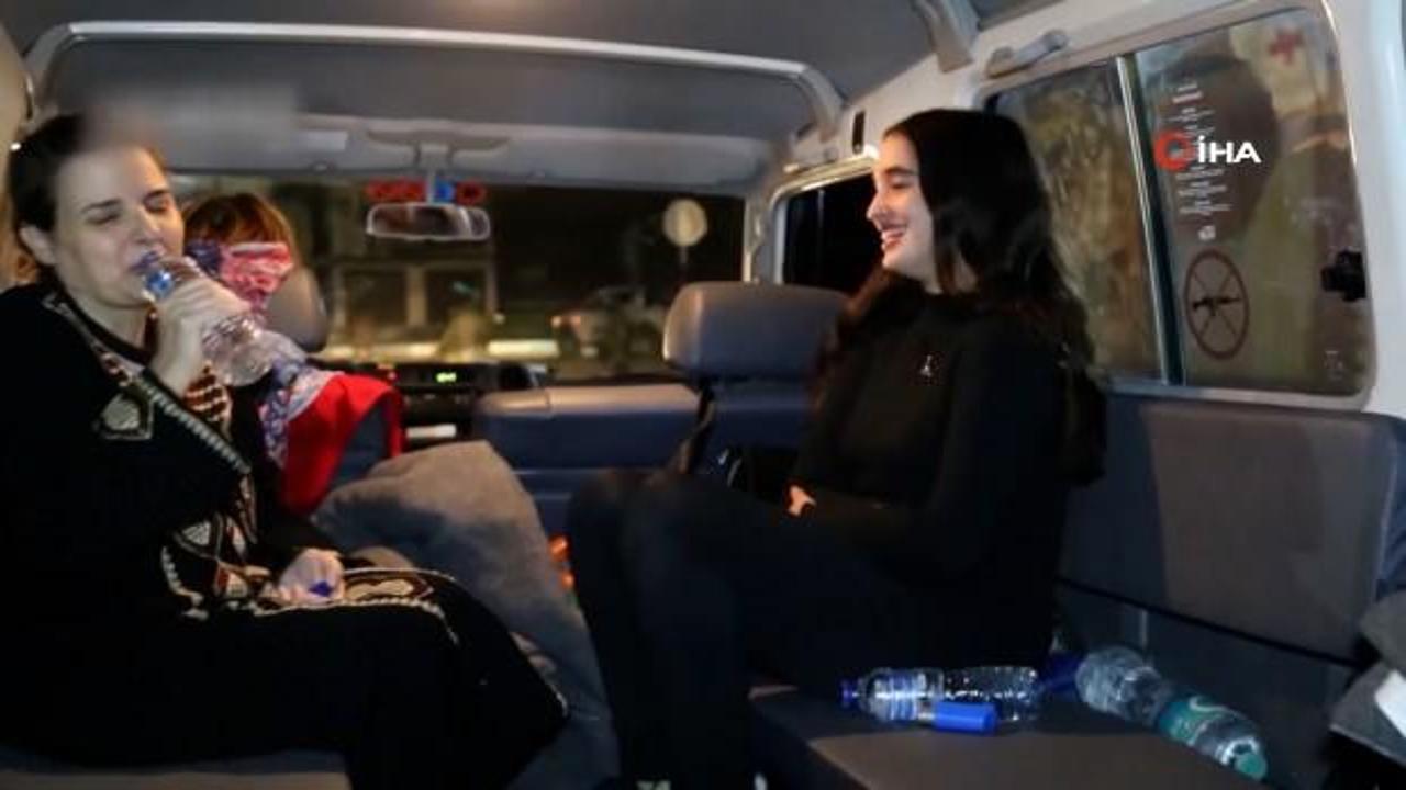 Hamas &uuml;yeleri ile İsrailli anne kızın y&uuml;rekleri ısıtan vedalaşması