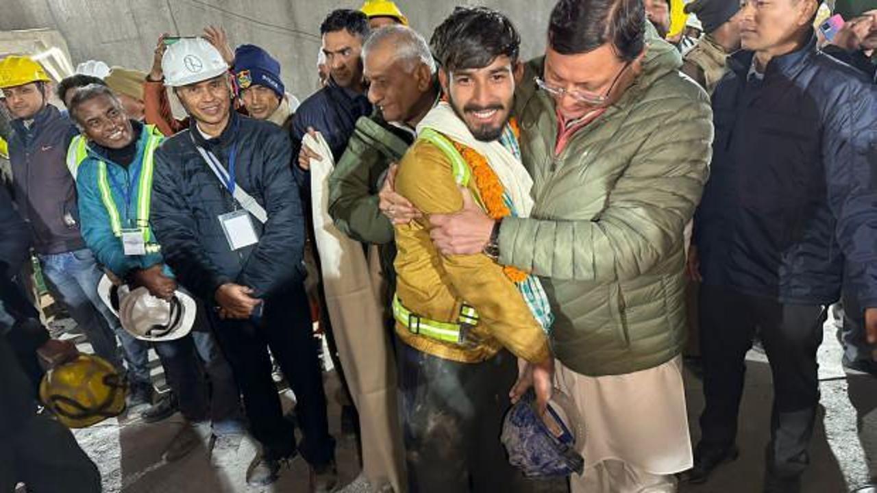 Hindistan'da çöken tünelde mahsur kalan 41 işçi kurtarıldı