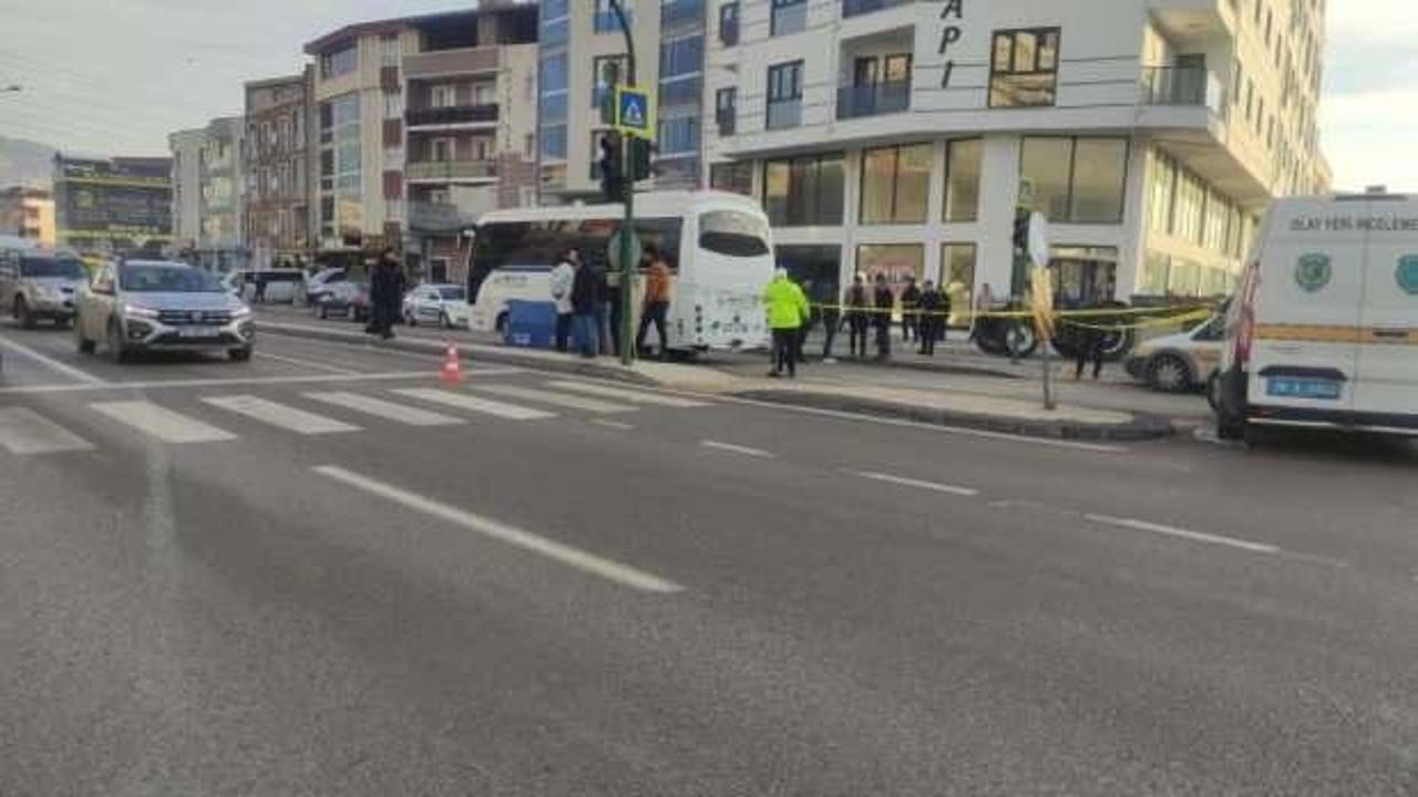 Servis aracının altında kalan gen&ccedil; kızın acı sonu