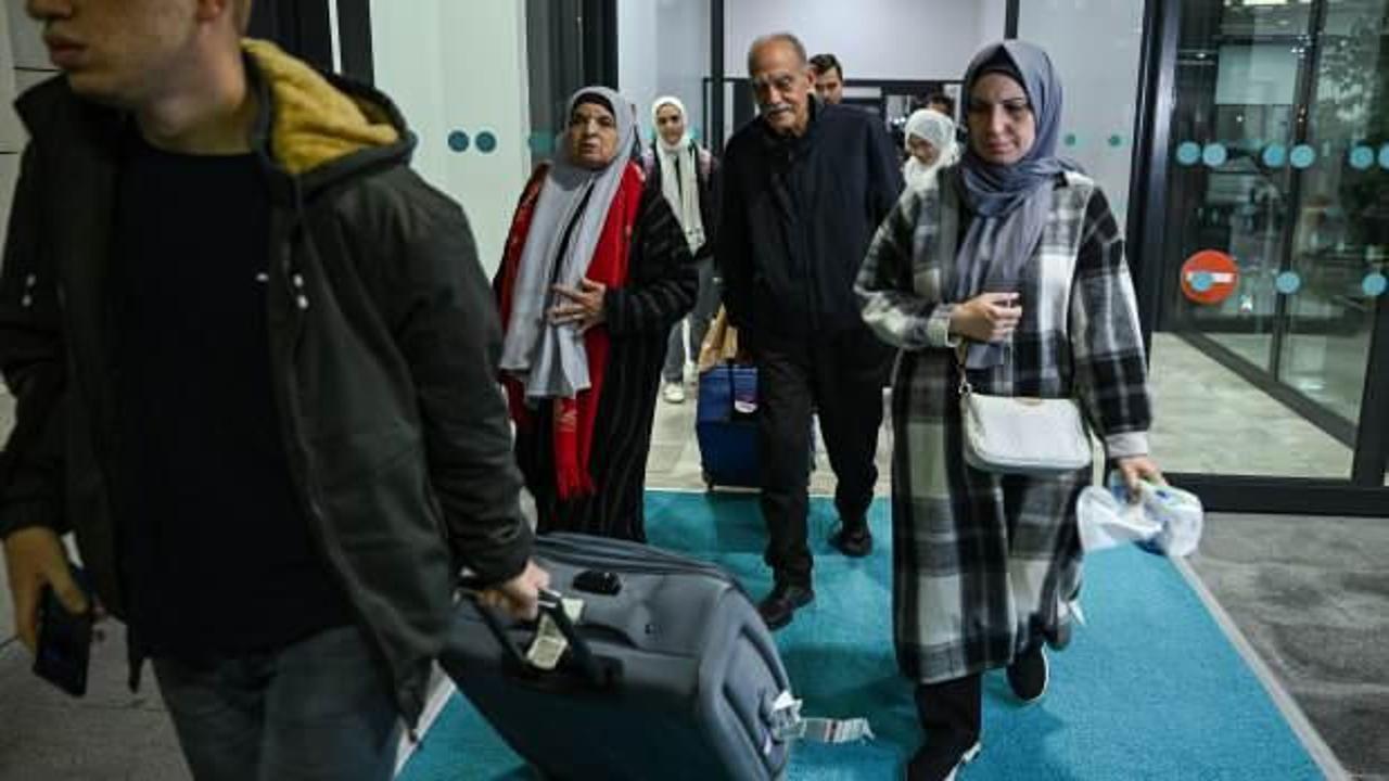 Gazze'den tahliye edilen T&uuml;rk vatandaşları İstanbul'a geldi