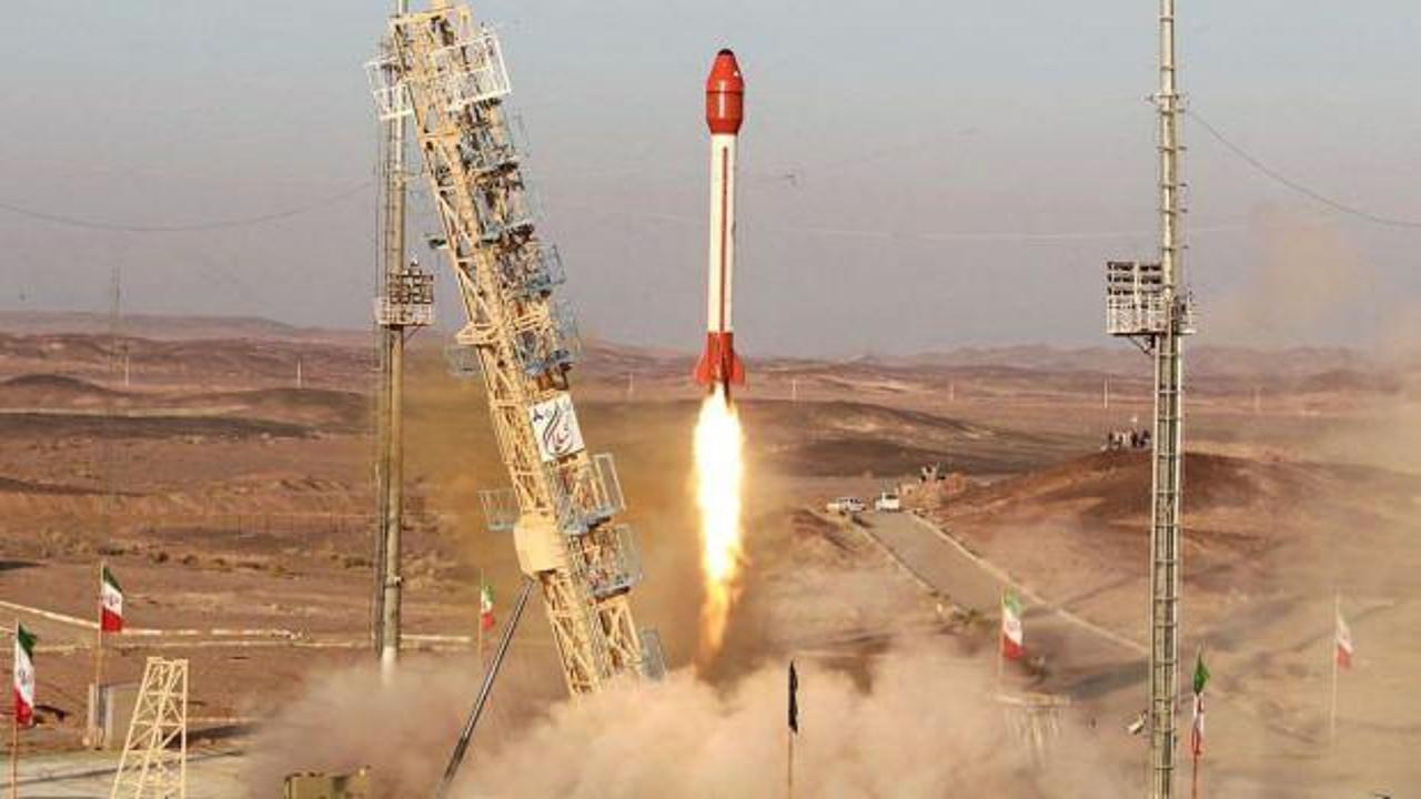 İran, içinde hayvanların yer aldığı roketi uzaya fırlattı!