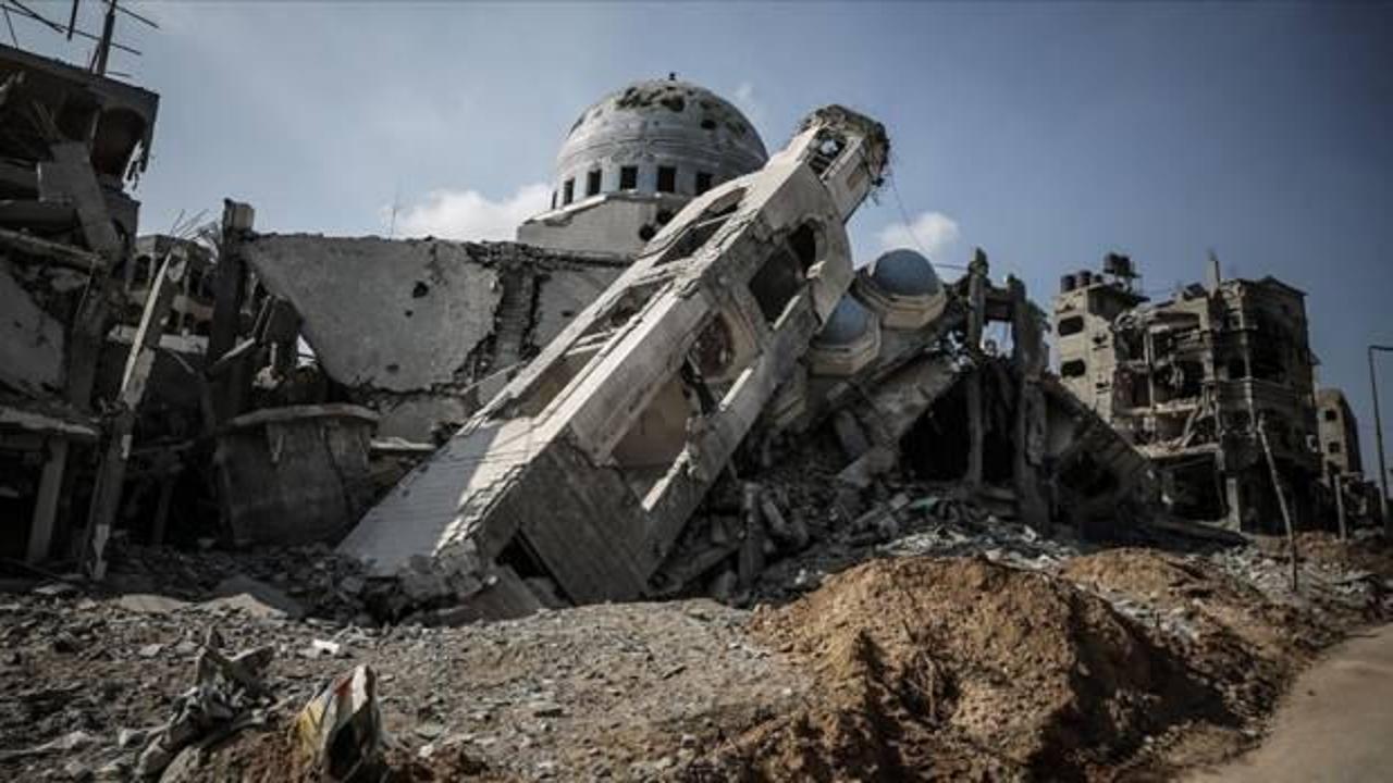 İsrail, Gazze'de tarihi cami, kilise ve müzeleri hedef alıyor!