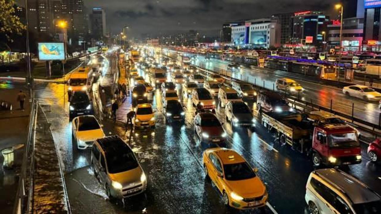 İstanbul'da trafik yoğunluğu yüzde 90'a dayandı