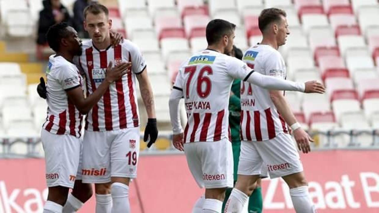 Sivasspor ilk yarıda bulduğu gollerle turladı