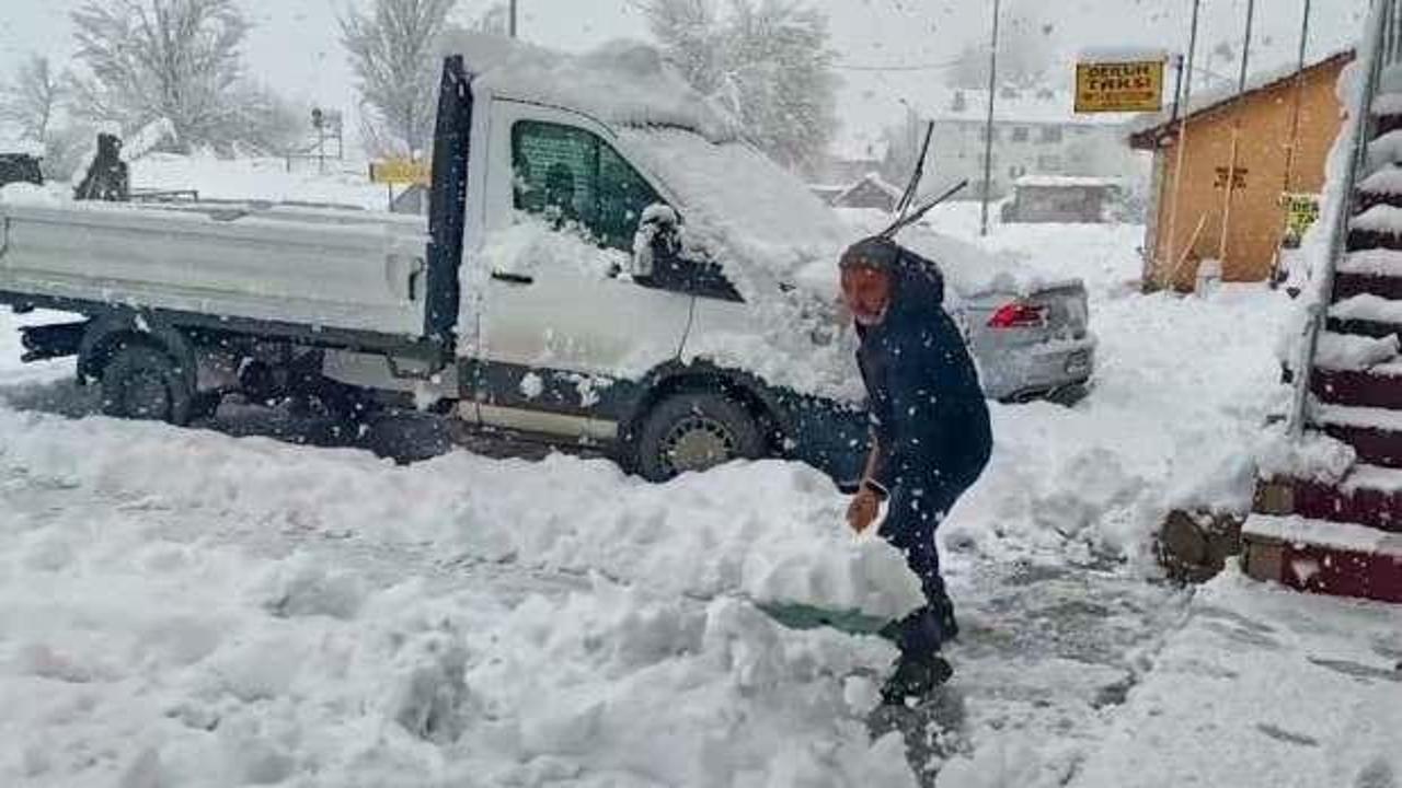 Kar kalınlığı 35 santimetreye ulaştı! 96 köy yolu kapalı
