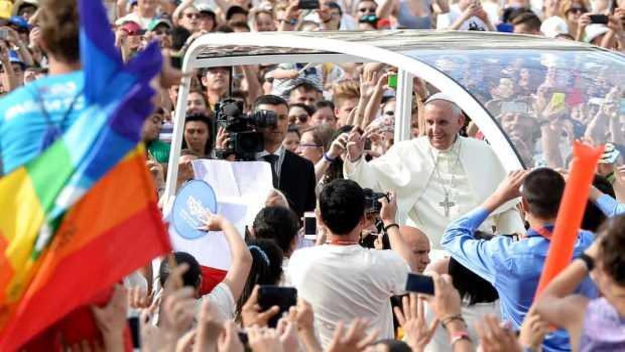 Vatikan'dan eşcinsellerin kutsanmasına onay