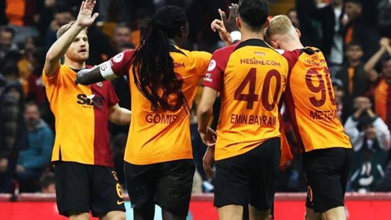 Galatasaray iç transferde üç futbolcusu ile sözleşme yeniledi