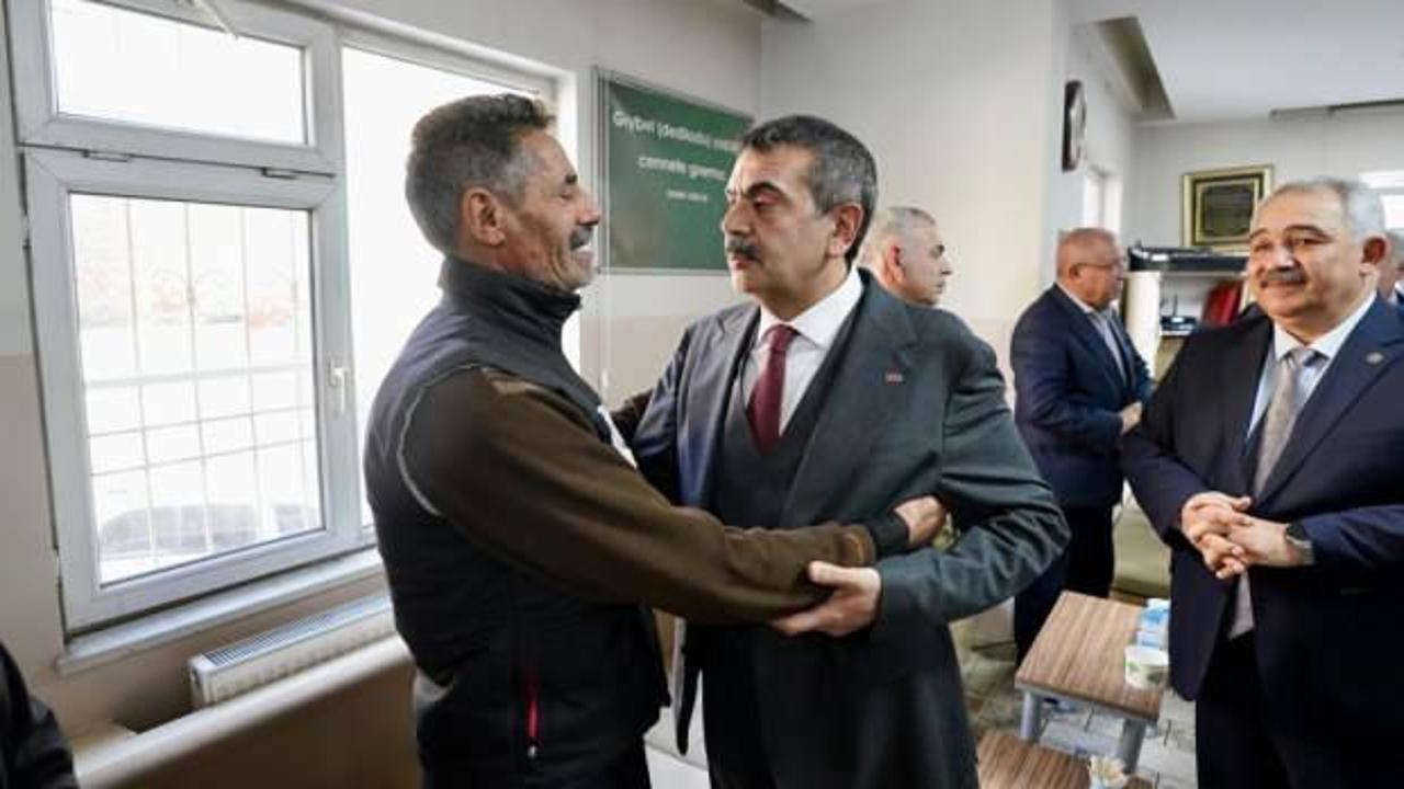 Milli Eğitim Bakanı Tekin, Gaziantep'te şehit ailesini ziyaret etti