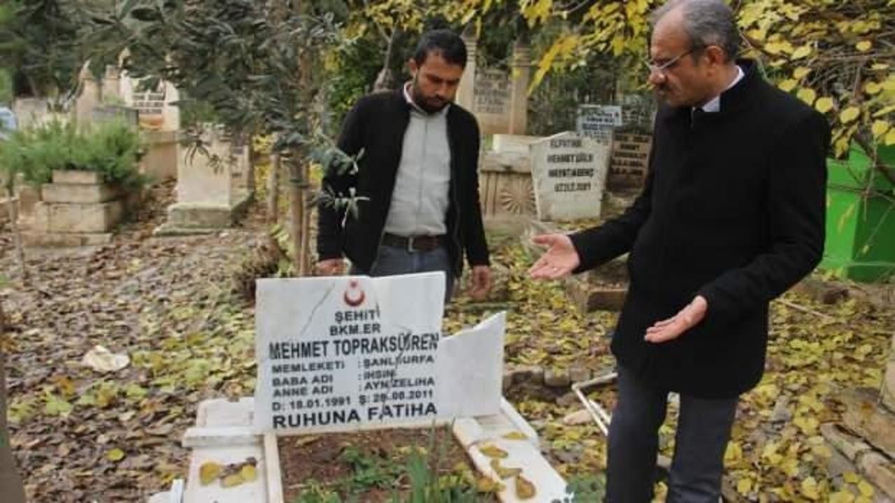 Şehit mezarına &ccedil;irkin saldırı: &ldquo;Allah yapanları kahru perişan etsin&rdquo;