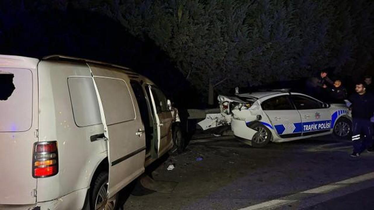 Düzensiz göçmenleri taşıyan araç polisten kaçarken kaza yaptı: 18 yaralı