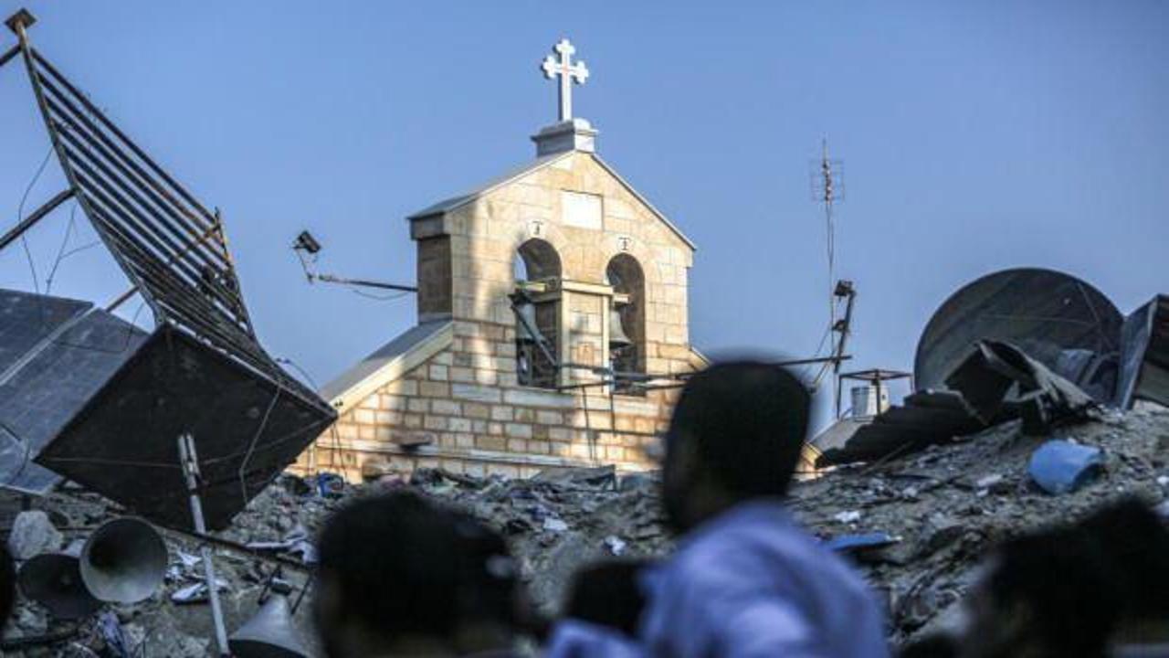 Gazzeli Hristiyanlar kiliselerde savaşın bitmesi için dua ediyor