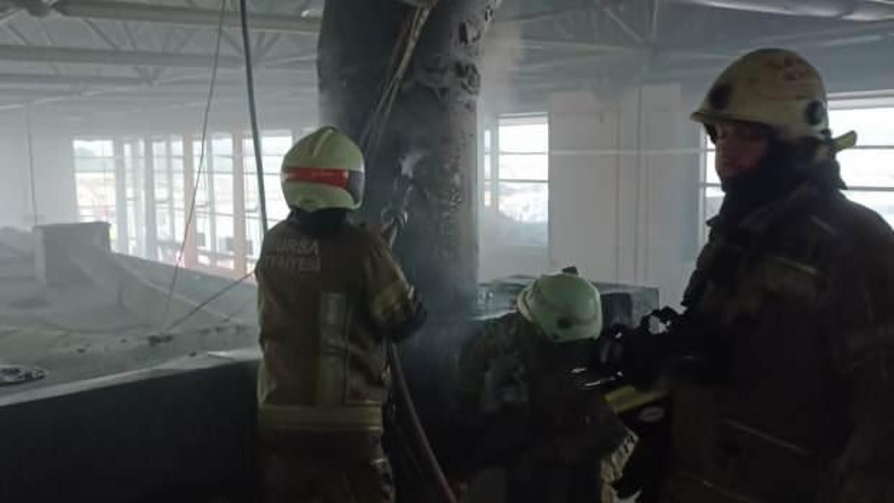 Bursa'da şehirlerarası otob&uuml;s terminalinde &ccedil;ıkan yangın s&ouml;nd&uuml;r&uuml;ld&uuml;!