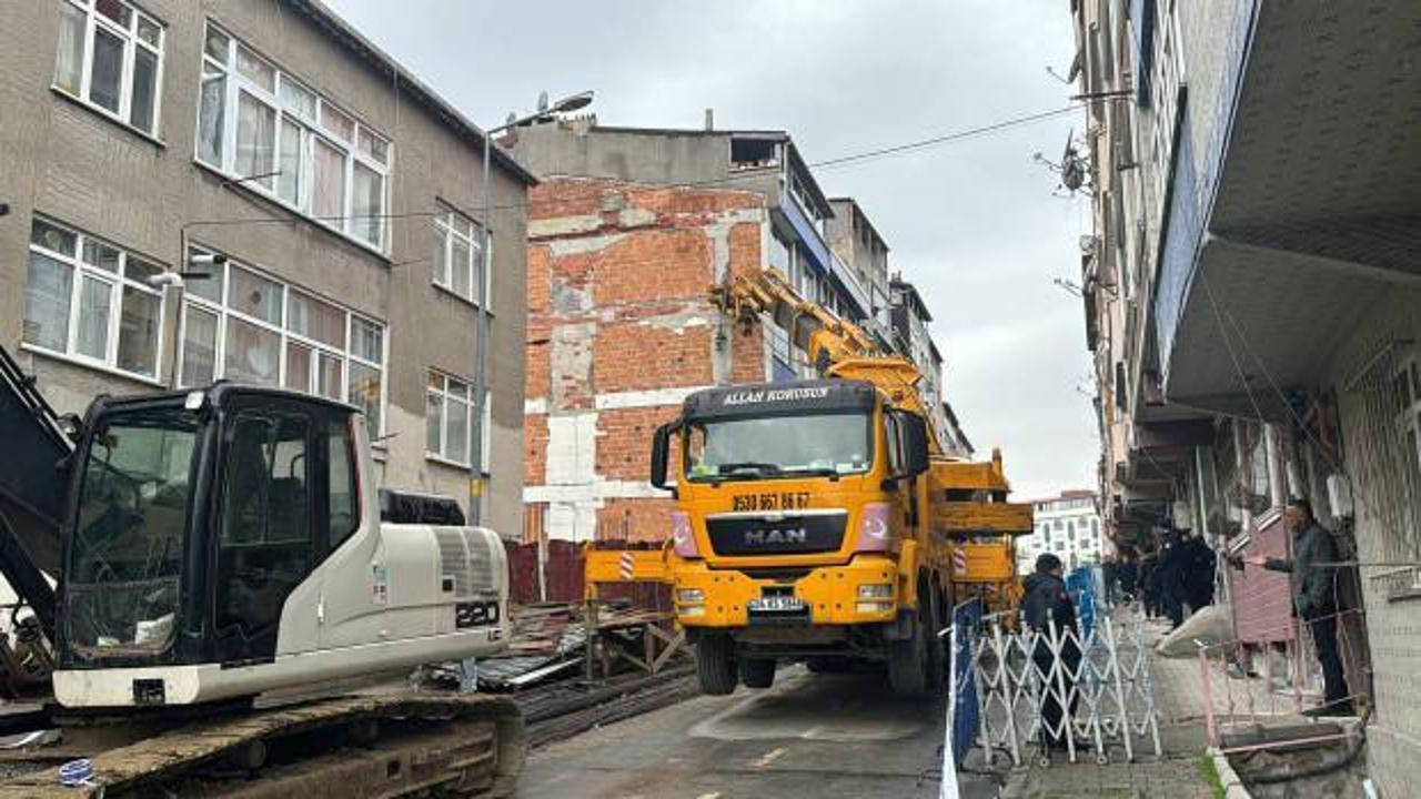 Gaziosmanpaşa'da iki binanın temelinde kayma yaşandı: Tahliye edildiler