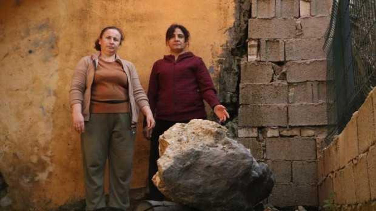 Depremden değil 2 tonluk kayalardan korkuyorlar