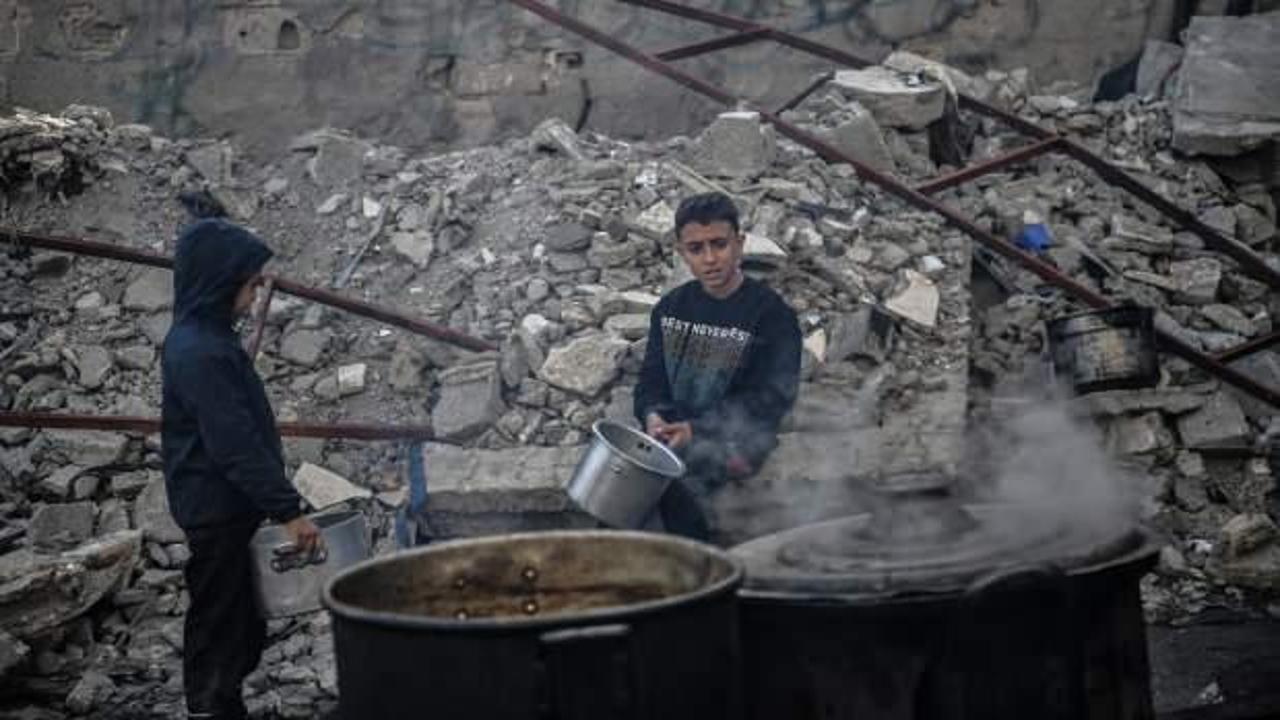 Gazze'de kıtlık: Filistinliler hayvan yemi ve otlarla hayatta kalmaya  çalışıyor - Haber 7 DÜNYA