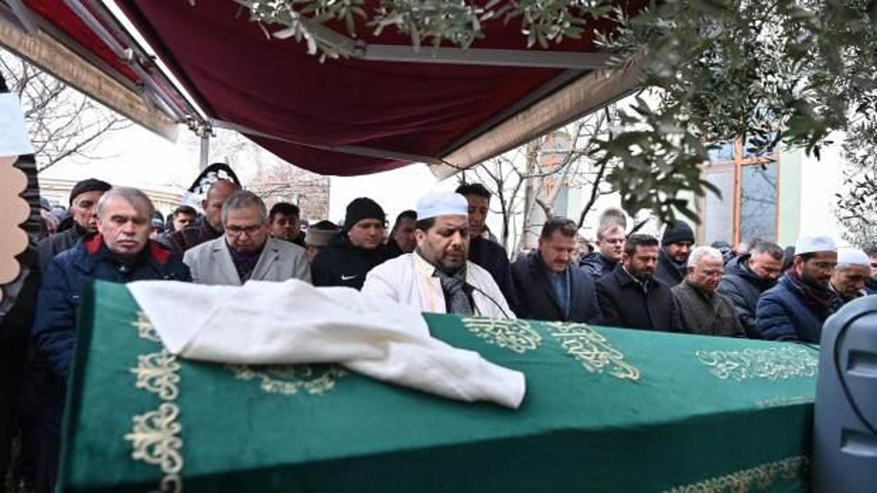 G&uuml;reş d&uuml;nyası b&uuml;y&uuml;k bir ustayı kaybetti! Başpehlivan Sabri Acar son yolculuğuna uğurlandı