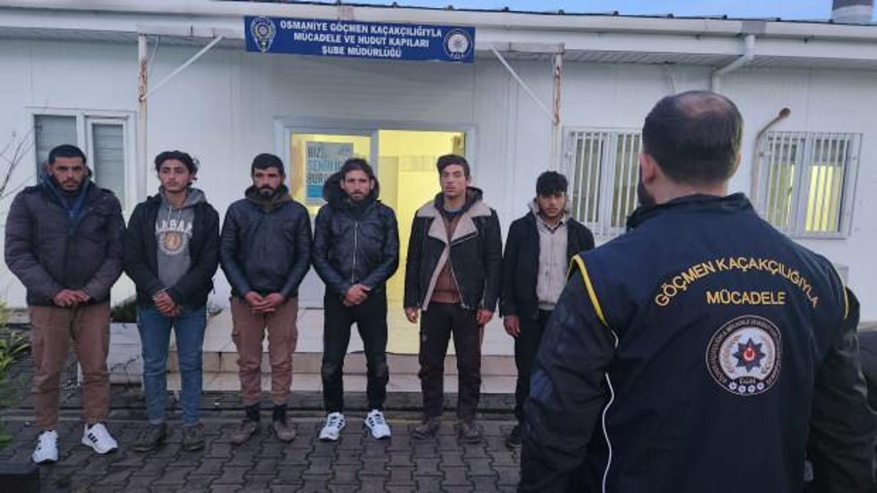 Uygulamada durduruldu: Otomobilden 6 kaçak göçmen çıktı