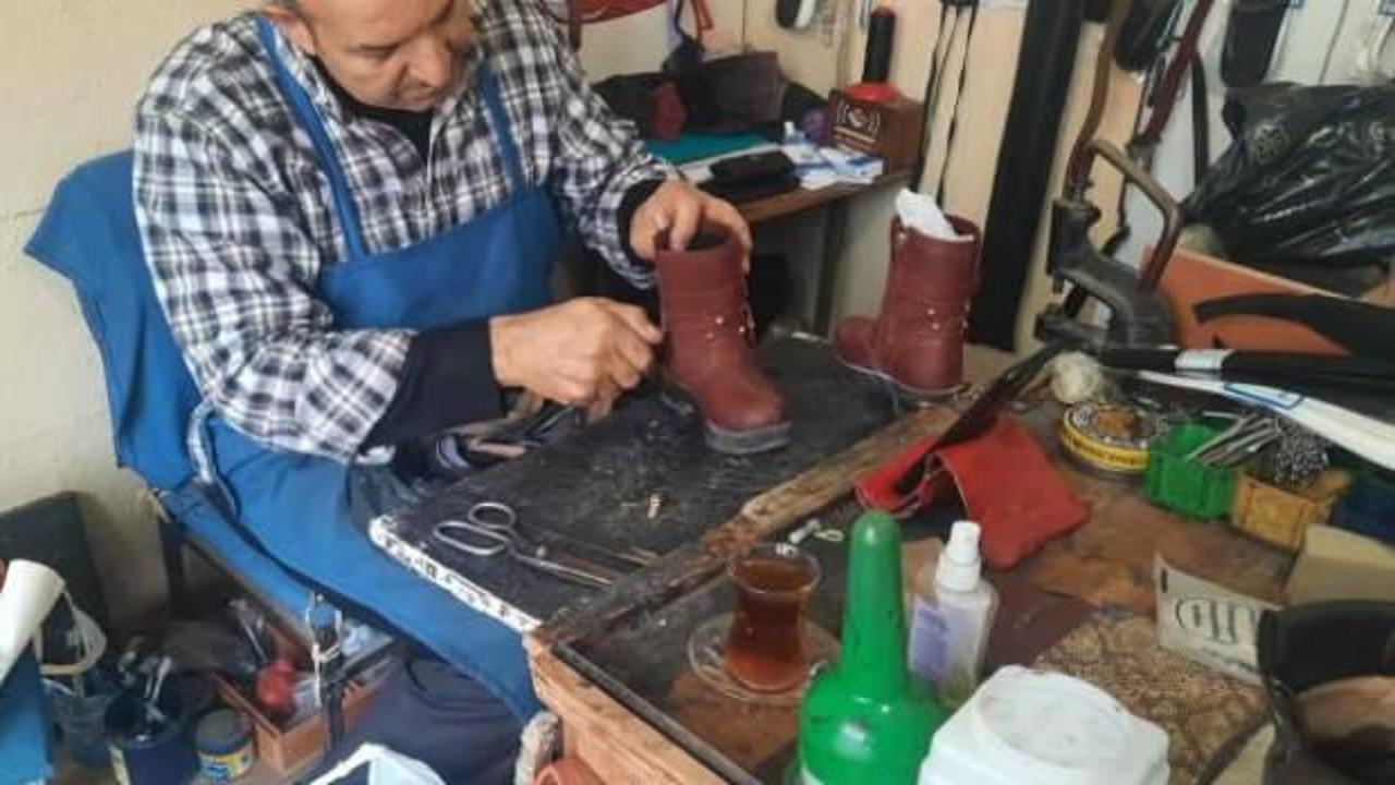 Ayakkabı tamircileri randevu ile çalışmaya başladı