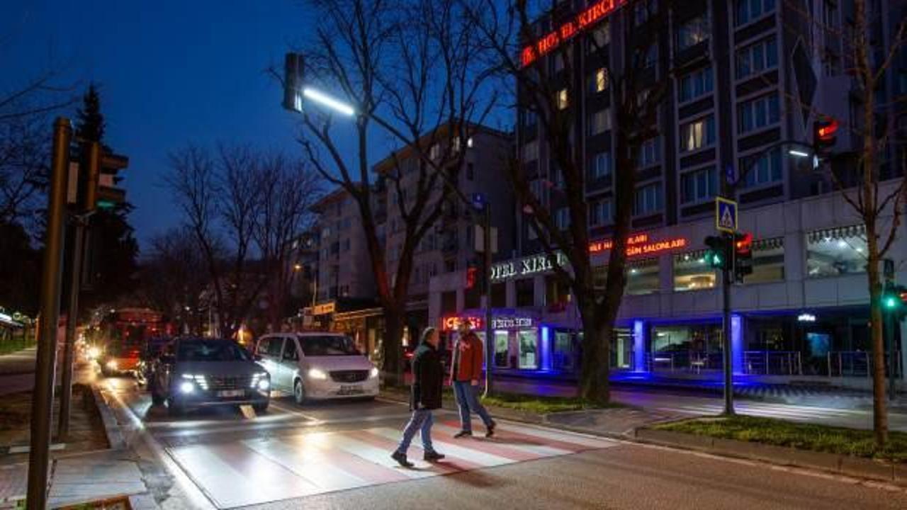 Bursa B&uuml;y&uuml;kşehir Belediyesi'nden yaya g&uuml;venliği i&ccedil;in yeni uygulama