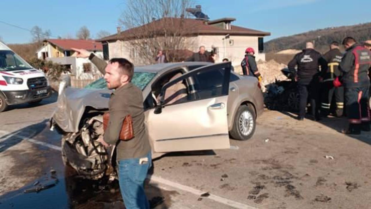 Ordu'da iki otomobil kafa kafaya çarpıştı: Aynı aileden 2 ölü, 2 yaralı