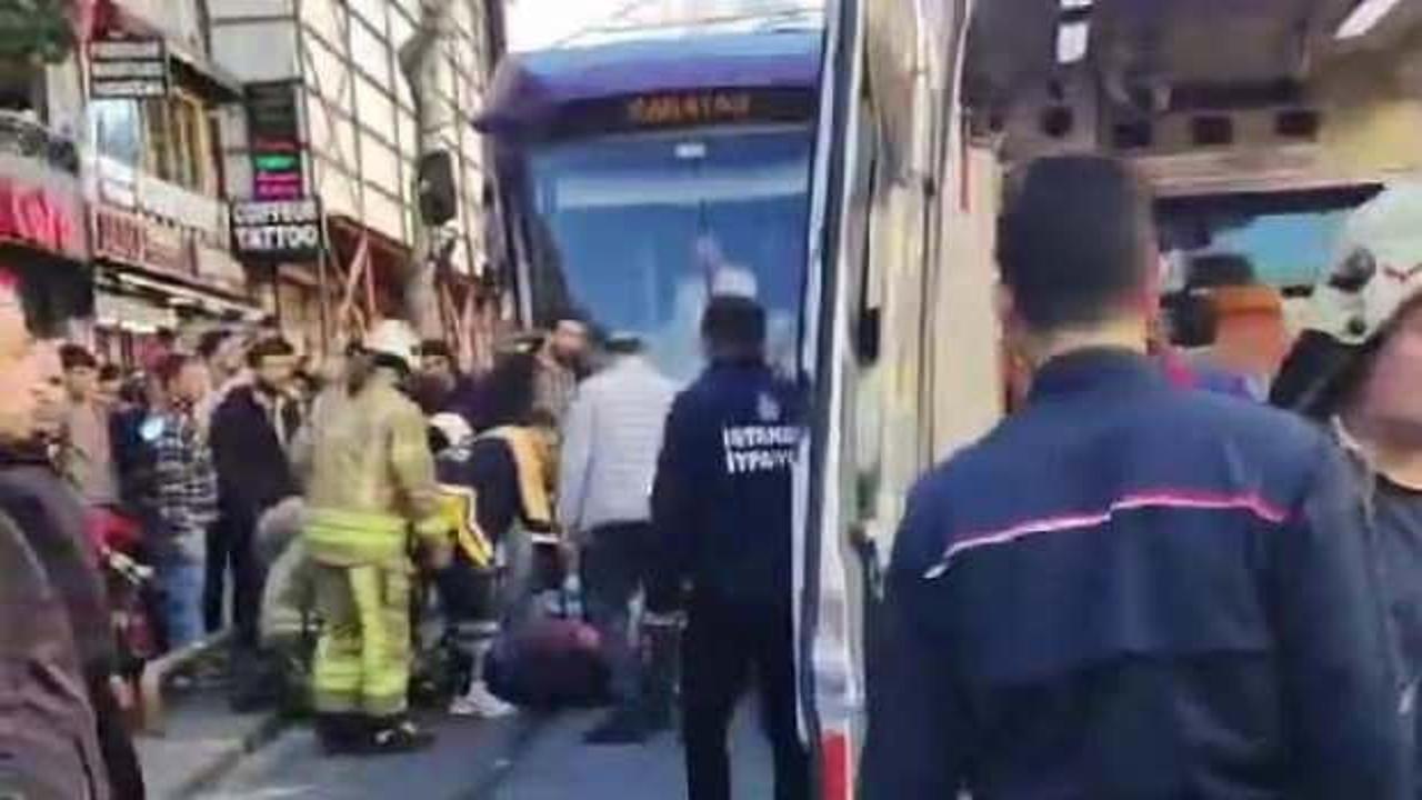 Sultanahmet'te tramvay yayaya &ccedil;arptı